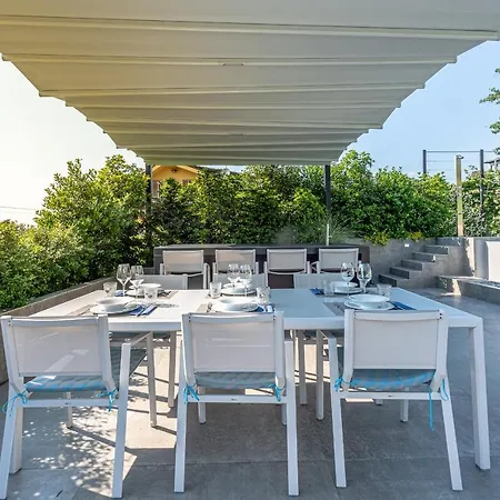 Anna, Luxury And Private Pool Villa