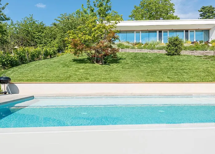 Anna, Luxury And Private Pool Villa